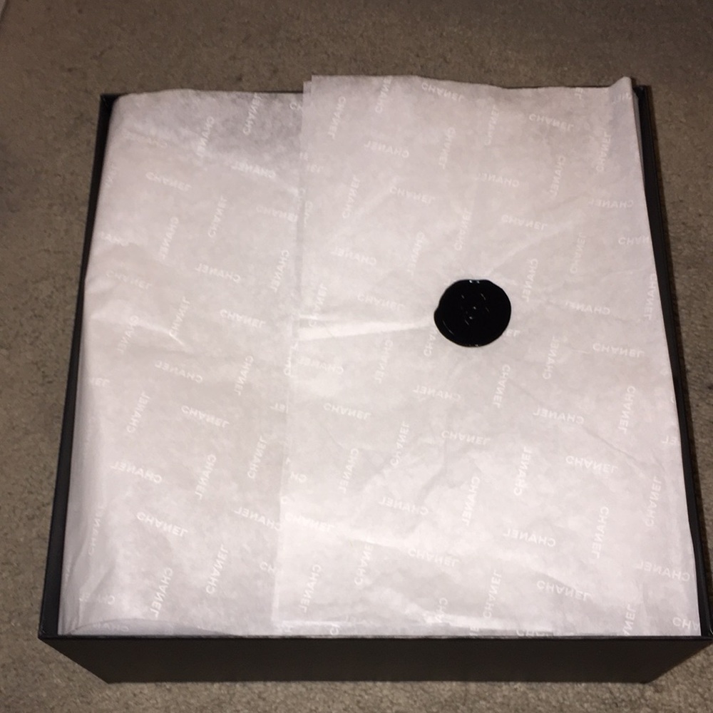 Authentic Chanel box - Picture 6 of 9